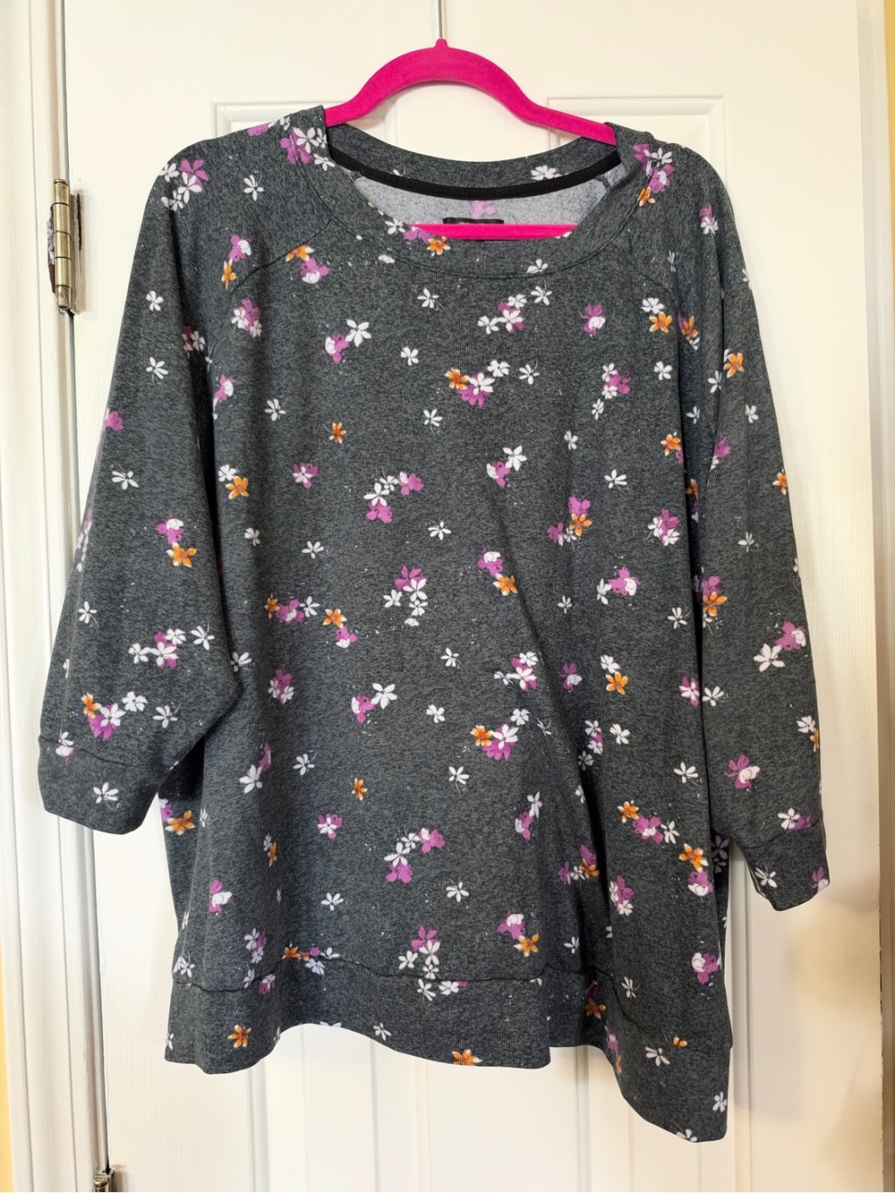 Simply Vera Vera Wang Dark Gray Floral Pullover Sweater